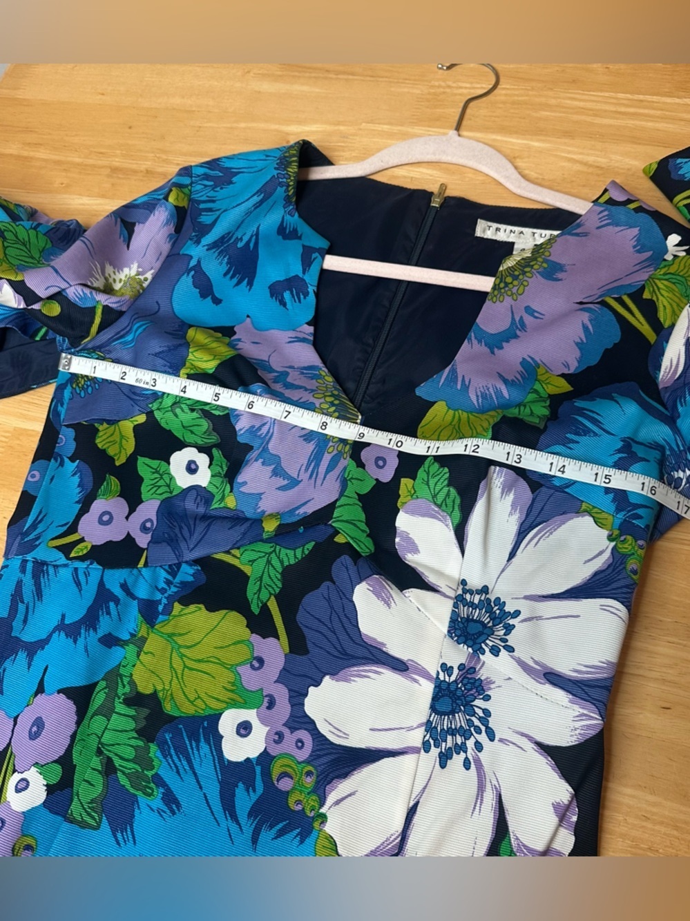 Trina Turk Women’s $368 Size 4 Winnie Blue Floral Bell Sleeve Shift Dress EUC - Picture 4 of 10